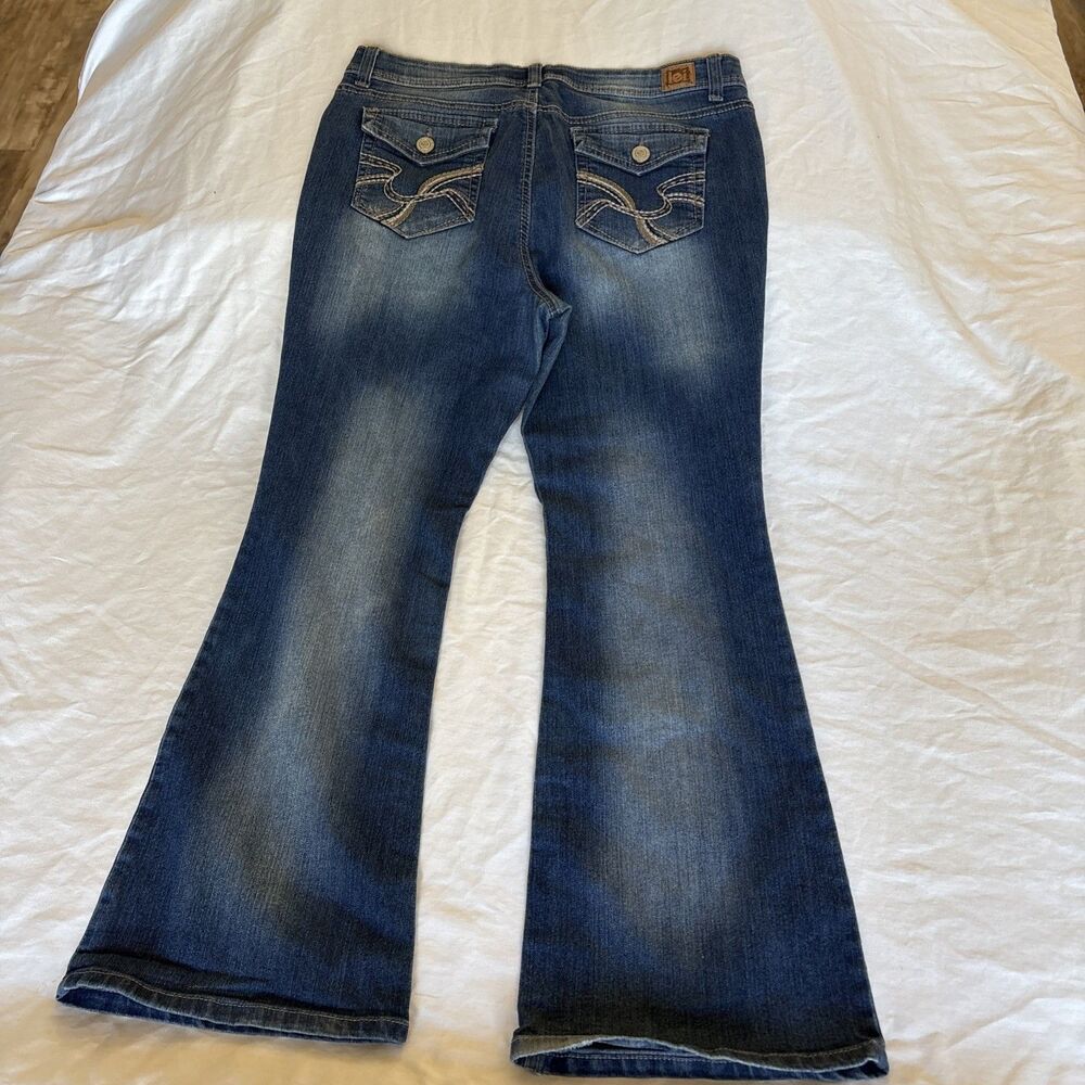 L.E.I. Sophia  Jeans womens jr Size 15 Short  Flare Blue Stretch - Picture 3 of 14